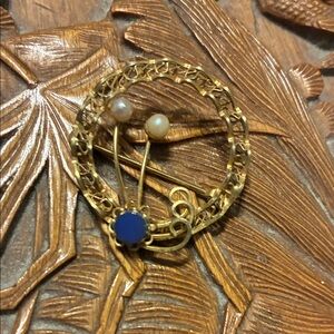 Elegant Gold colored Brooch